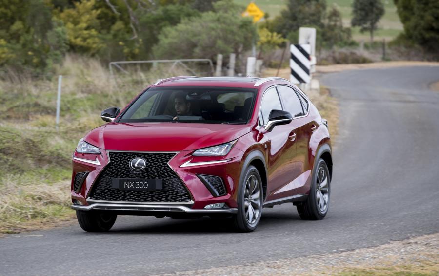  Lexus NX300 F-Sport 2017 года  (AU) (фото 3 из 19)